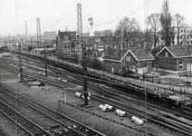 170471 Gezicht op de sporen aan de noordzijde van het N.S.-station Utrecht C.S. te Utrecht, vanuit het seinhuis Post A, ...